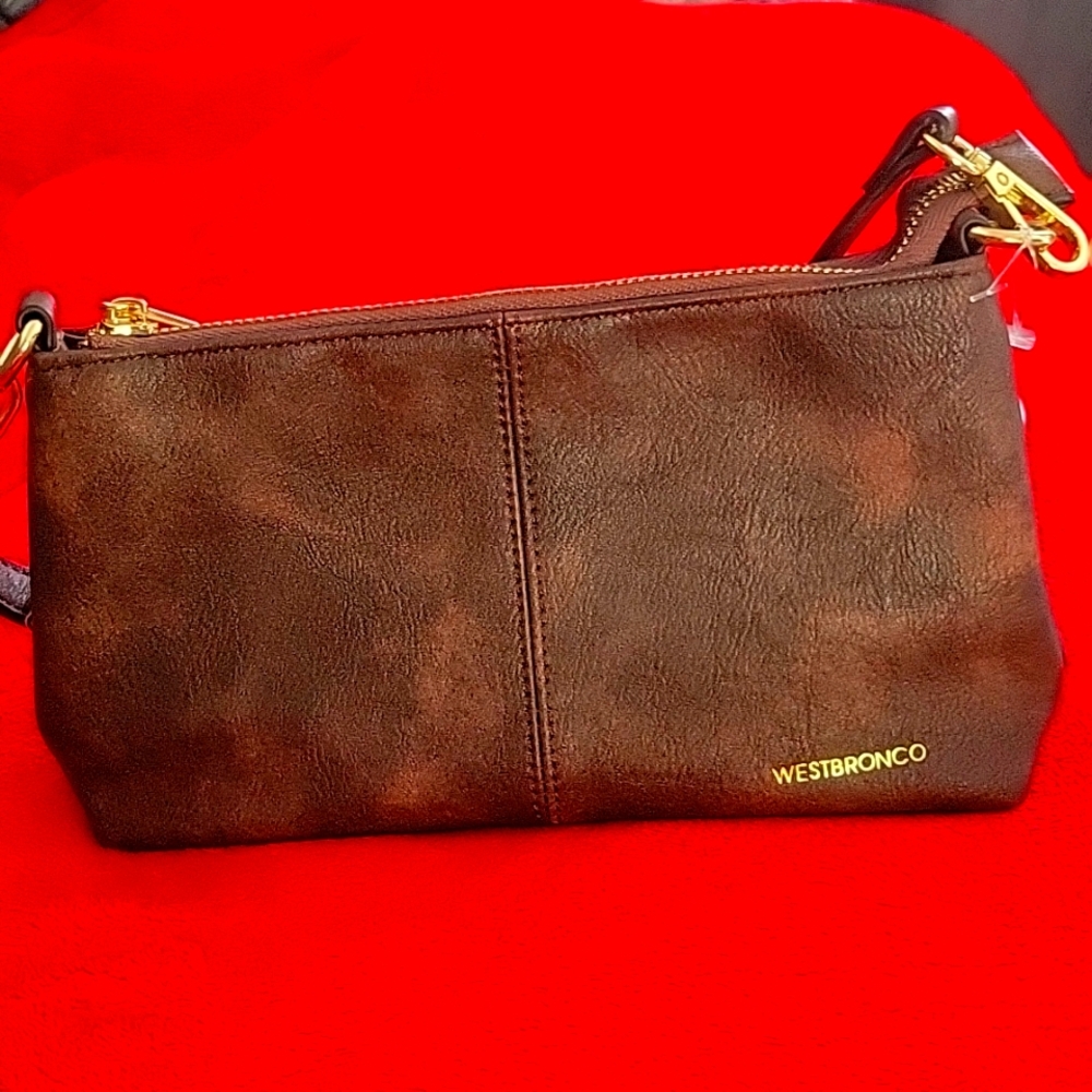 Westbronco Purse Brown soft leather material. Gold zipper. Adjustable straps